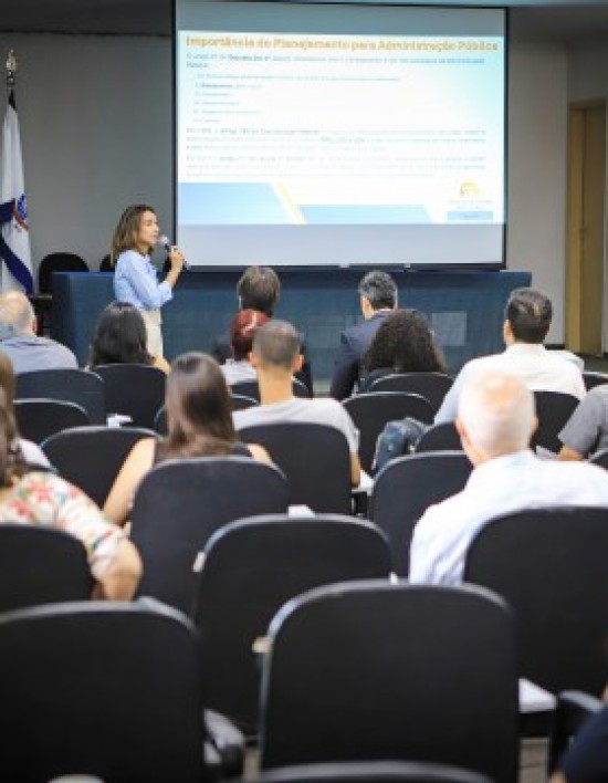 TCE-MT apresenta ferramentas de gestão estratégica em seminário na UFMT