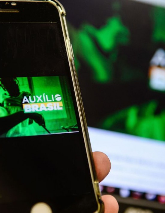 Auxílio Brasil é pago hoje a beneficiários com NIS final 2