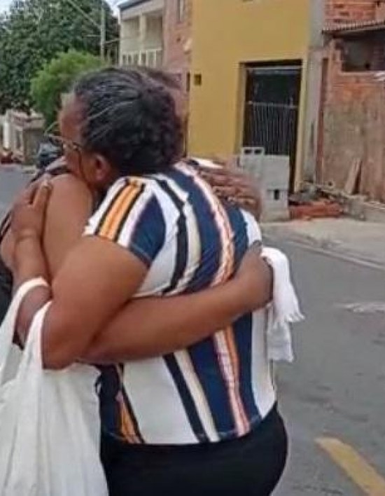 Com auxílio da Polícia Civil, mãe e filhos se reencontram após 35 anos de separação