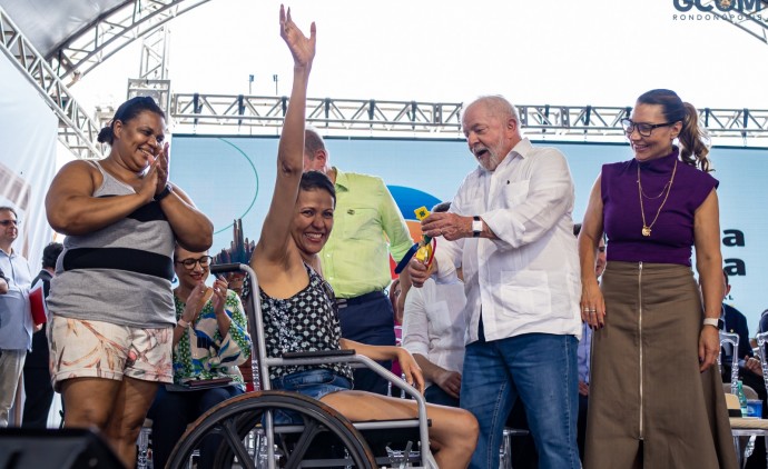 Política MT Lula entrega chaves do Celina Bezerra em evento em Rondonópolis MINHA CASA MINHA VIDA