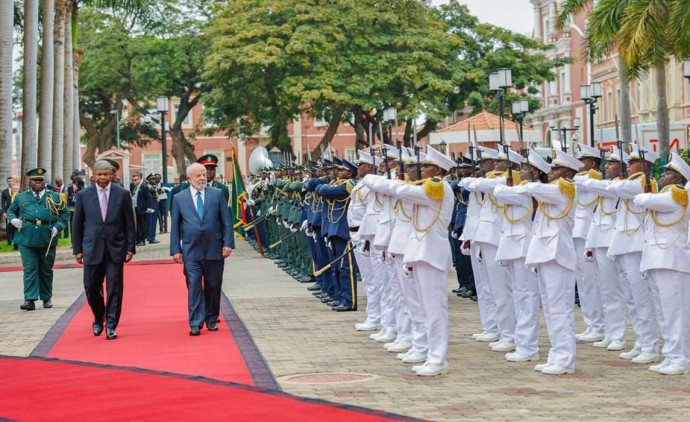 Lula anuncia programa para desenvolver agricultura de Angola