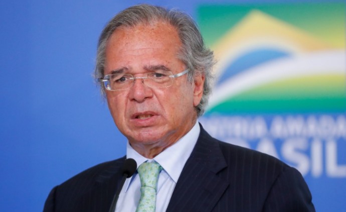 ‘Governo vai renovar auxílio por mais 2 ou 3 meses’, diz Guedes