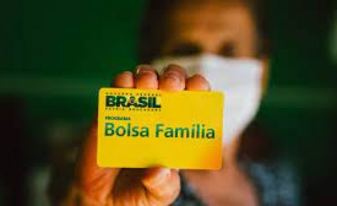 Comissão aprova projeto que dobra valor do Bolsa Família na pandemia