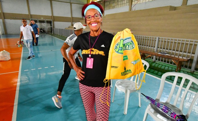 Maria do Carmo, aos 85 anos, já garantiu kit para 35ª Edição da Corrida Pedestre Senhor Bom Jesus de Cuiabá