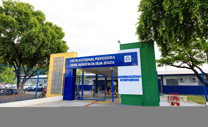 Escolas estaduais em Cuiabá recebem investimentos em infraestrutura e tecnologia