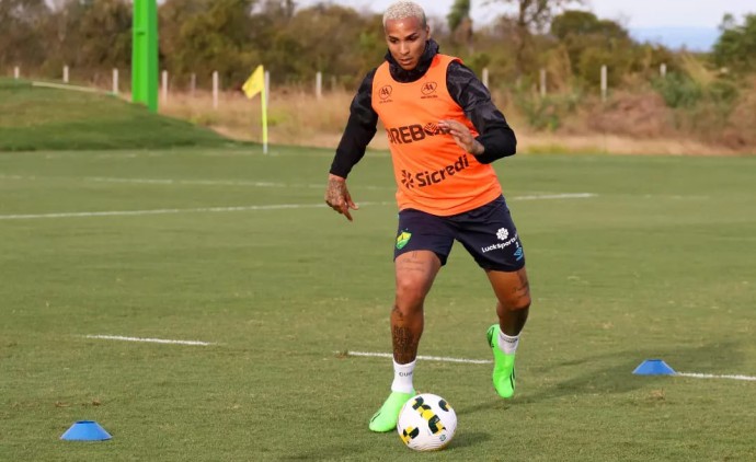 Cuiabá retorna aos treinos para jogo da Sula e estreia no Brasileirão