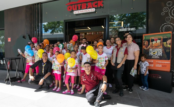 Outback recebe meninas do Siminina em ação social conjunta com a Prefeitura de Cuiabá