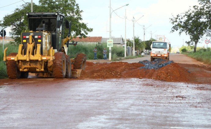 Ações de tapa-buracos beneficiam avenidas principais de diversos bairros da região Sul de Cuiabá