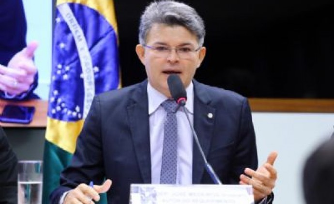 DEPUTADO Medeiros chama Mendes de 'governador taxador' e diz que valor fixo de ICMS acaba com 'farra'