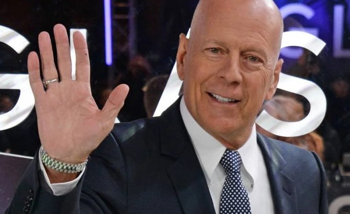 Ator Bruce Willis se aposenta após diagnóstico de afasia