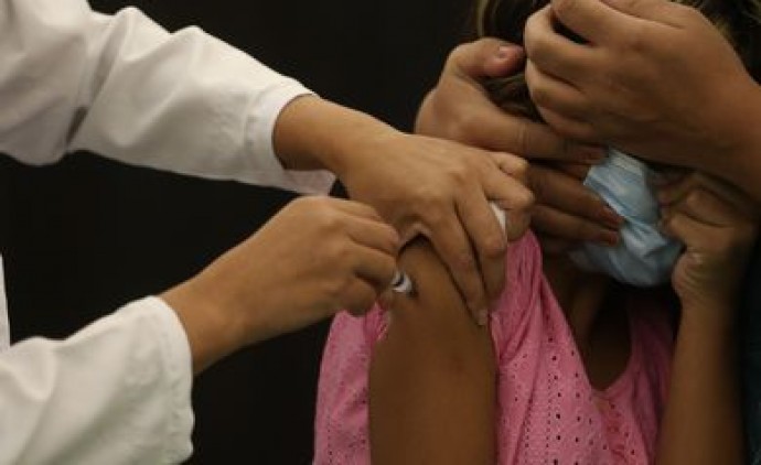 EUA recomendam dose de reforço de vacina em crianças Covid-19: