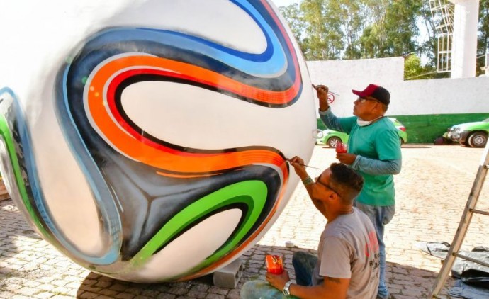 COPA DO MUNDO EM CUIABÁ Brazuca recebe trabalho de artistas regionais e terá visual original completamente recuperado