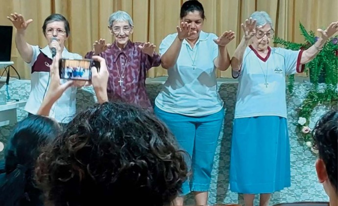 Botelho homenageia as Irmãs Salesianas por 130 anos de missão em MT