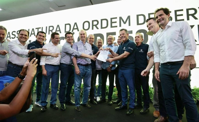 Governador assina ordem de serviço para obras de duplicação do último trecho na BR-163