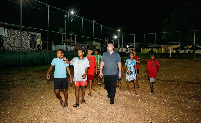 Prefeito ouve reivindicações de crianças e adolescentes do Jardim Fortaleza