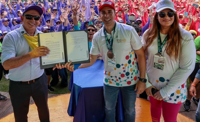 Governador assina edital para 1.500 vagas de professor na Seduc