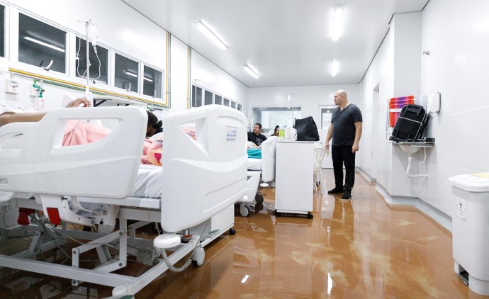 Prefeito e secretários monitoram estragos e traçam ações durante temporal em Cuiabá