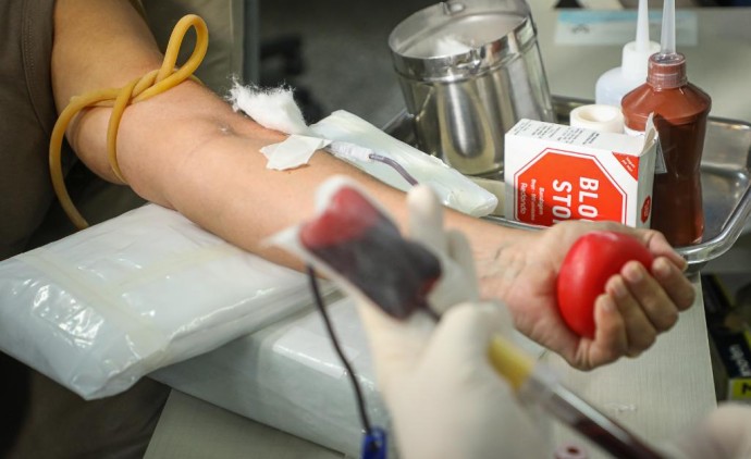 Com baixa no estoque, MT Hemocentro convoca doadores para doarem sangue