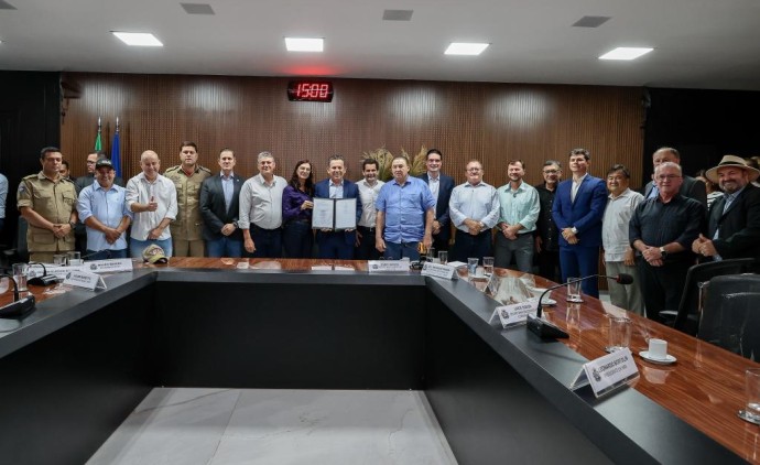 Governo assina cooperação para oito novas unidades do Corpo de Bombeiros em MT