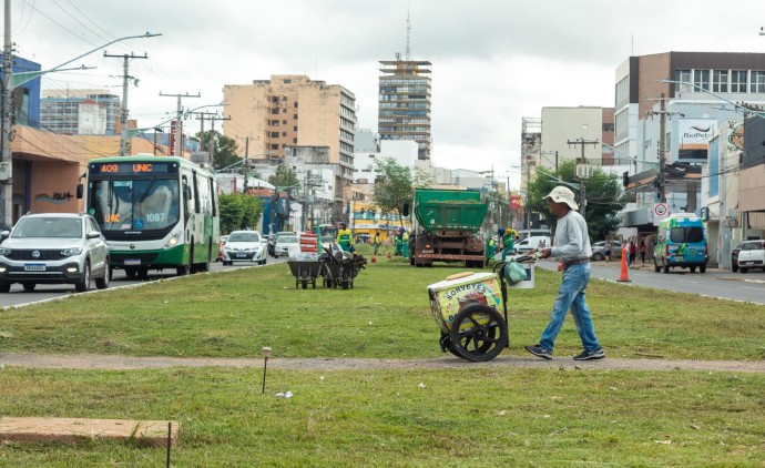Limpurb intensifica trabalhos em avenidas principais da capital