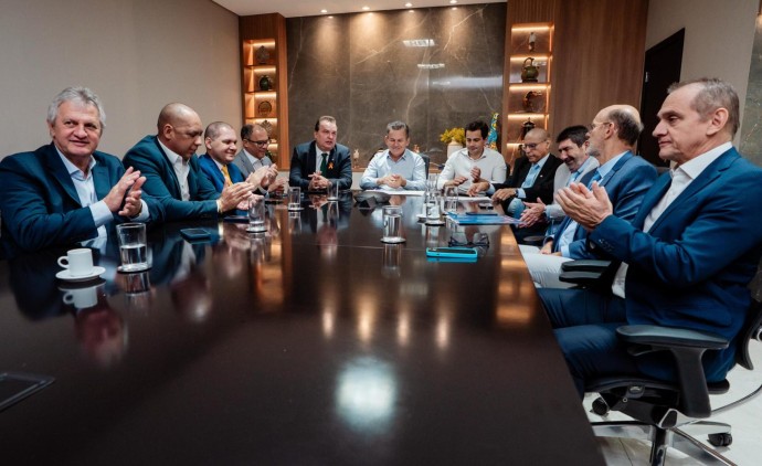 Max Russi mobiliza deputados em busca de soluções para a Santa Casa de Cuiabá