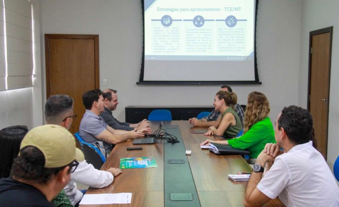 Várzea Grande e TCE-MT alinham ações para aprimorar gestão de medicamentos e de insumos