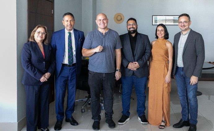 Embaixador do Peru visita prefeitura e discute parcerias para o turismo e economia