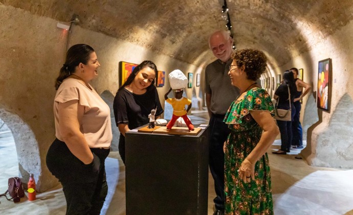 Exposição no Morro da Caixa D'Água celebra ícones da cultura cuiabana