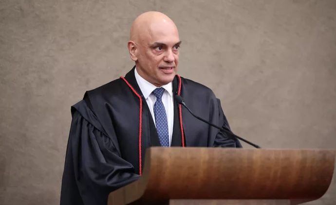 Alexandre de Moraes toma posse como presidente do TSE