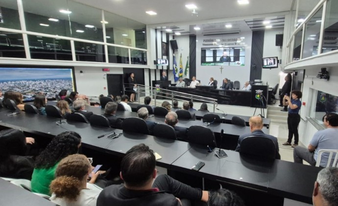 Vereadora Paula Calil homenageia líderes da CDL Cuiabá