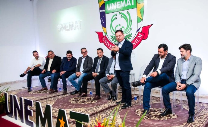 Ações do deputado Botelho são lembradas durante celebração dos 30 anos da Unemat