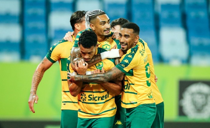 Livre do transfer ban da FIFA, Cuiabá acerta contratação para sequência da Série B