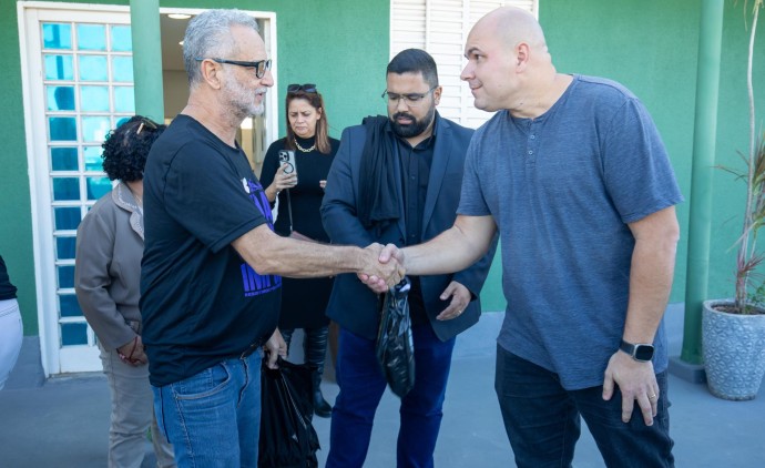 Prefeito recebe representantes da comunidade LGBTQIA+ e abre portas para diálogo