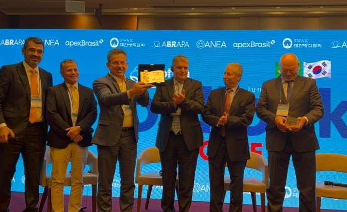 Em Seul, governador recebe homenagem da Abrapa pelo trabalho na abertura de mercados para o algodão de MT