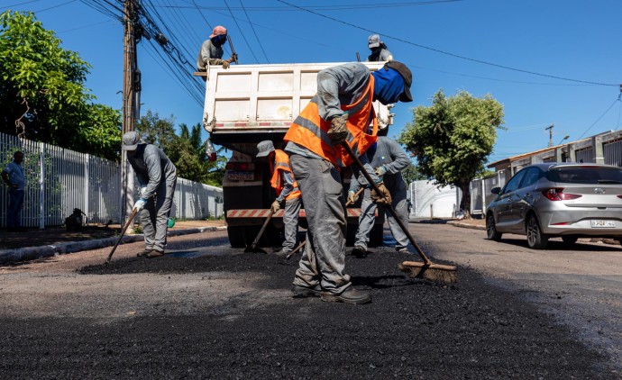 Prefeitura tapa mais de 50 mil buracos em 60 bairros da capital
