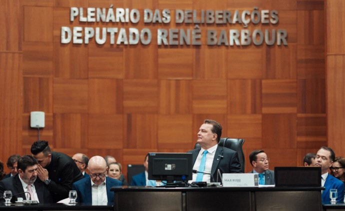 Max Russi marca os 190 anos da ALMT com discurso de responsabilidade