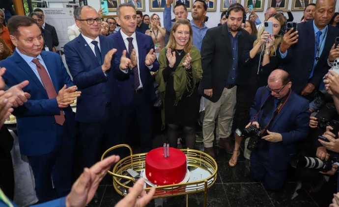 Prefeita e vice-prefeito de Várzea Grande participam de sessão solene na ALMT