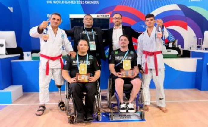 Primeira-dama parabeniza equipe de parajiu-jitsu de Mato Grosso por medalha de ouro na China