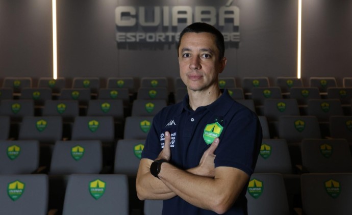 Cuiabá anuncia ex-auxiliar de Diniz para lugar de Guto Ferreira