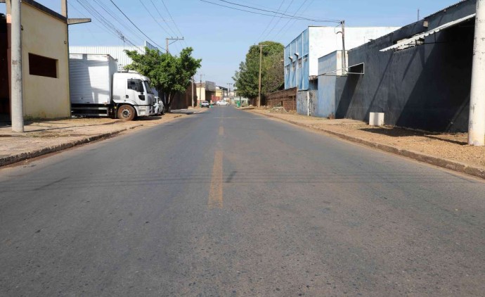 Prefeitura intensifica serviços de zeladoria em diversos bairros nesta quinta-feira