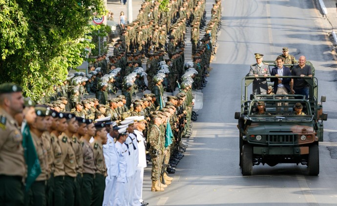 Mais de 8 mil celebram a Independência com desfile cívico-militar em Cuiabá