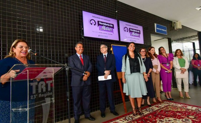 Secretaria Municipal da Mulher participa de inauguração da ouvidora da mulher no TRT