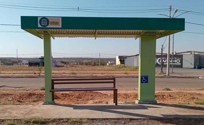 Várzea Grande amplia rede de pontos de ônibus com 34 novos abrigos entregues
