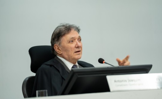 TCE-MT esclarece competência de prefeituras em custeio de curso de condutor escolar
