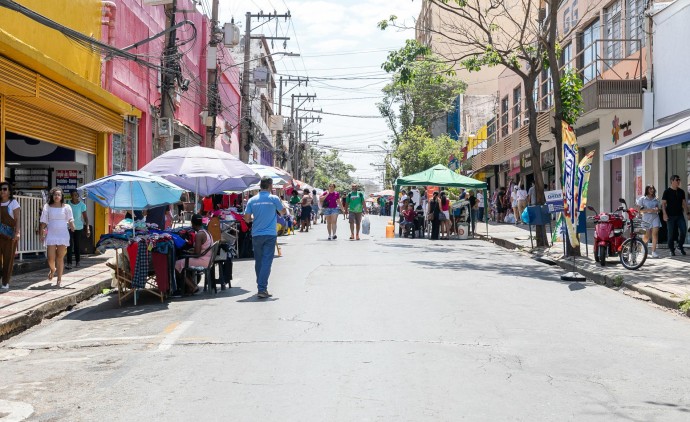 Primeira edição da Feira do Centro movimenta comércio e reúne famílias na 13 de Junho