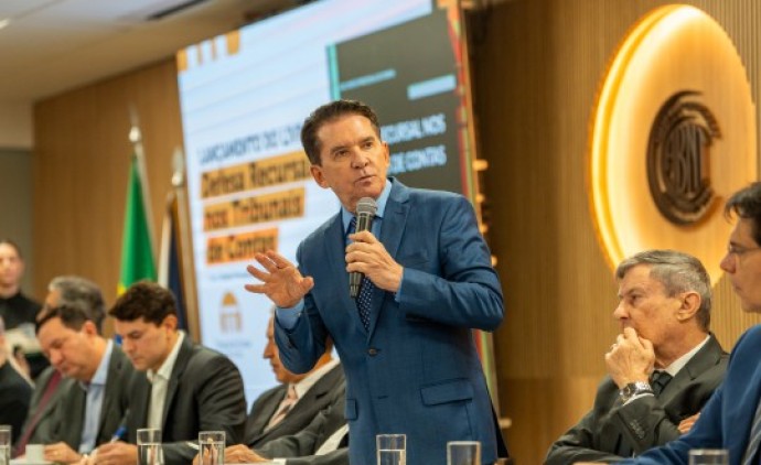 Sérgio Ricardo lança livro que consolida direito processual de contas