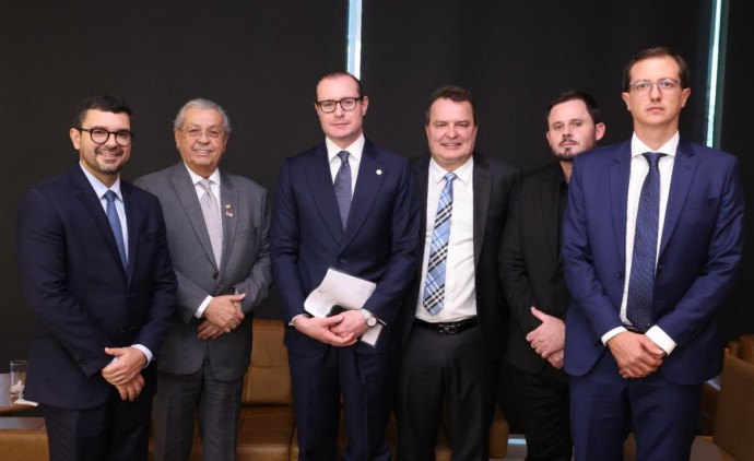 Deputado Max se reúne com o Ministro do STF, Cristiano Zanin, para tratar sobre a APA das cabeceiras do Rio Cuiabá