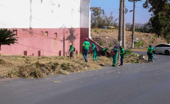 Prefeitura de Várzea Grande intensifica serviços urbanos nesta quarta-feira