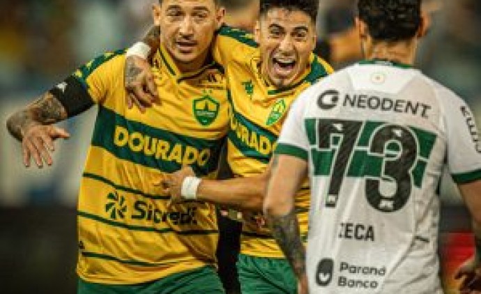 Cuiabá vence o Coritiba na Arena Pantanal e mantém sonho do acesso
