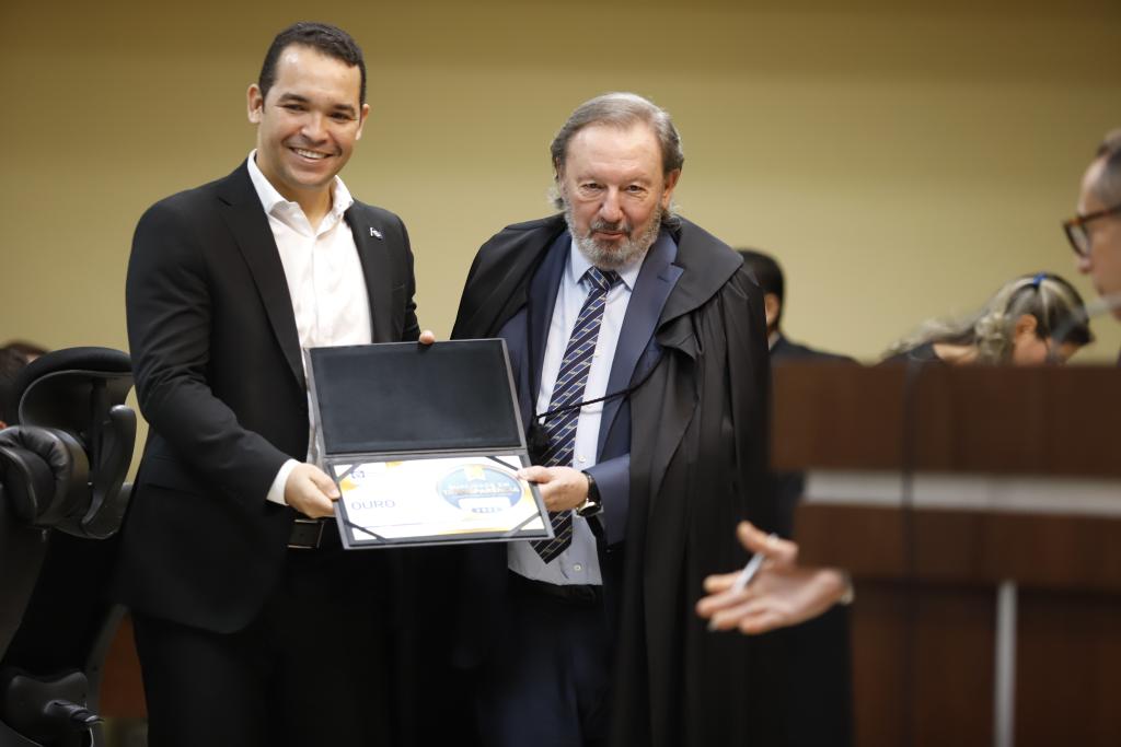 Política MT Governo de MT recebe Selo Ouro presidente do TCE-MT José Carlos Novelli